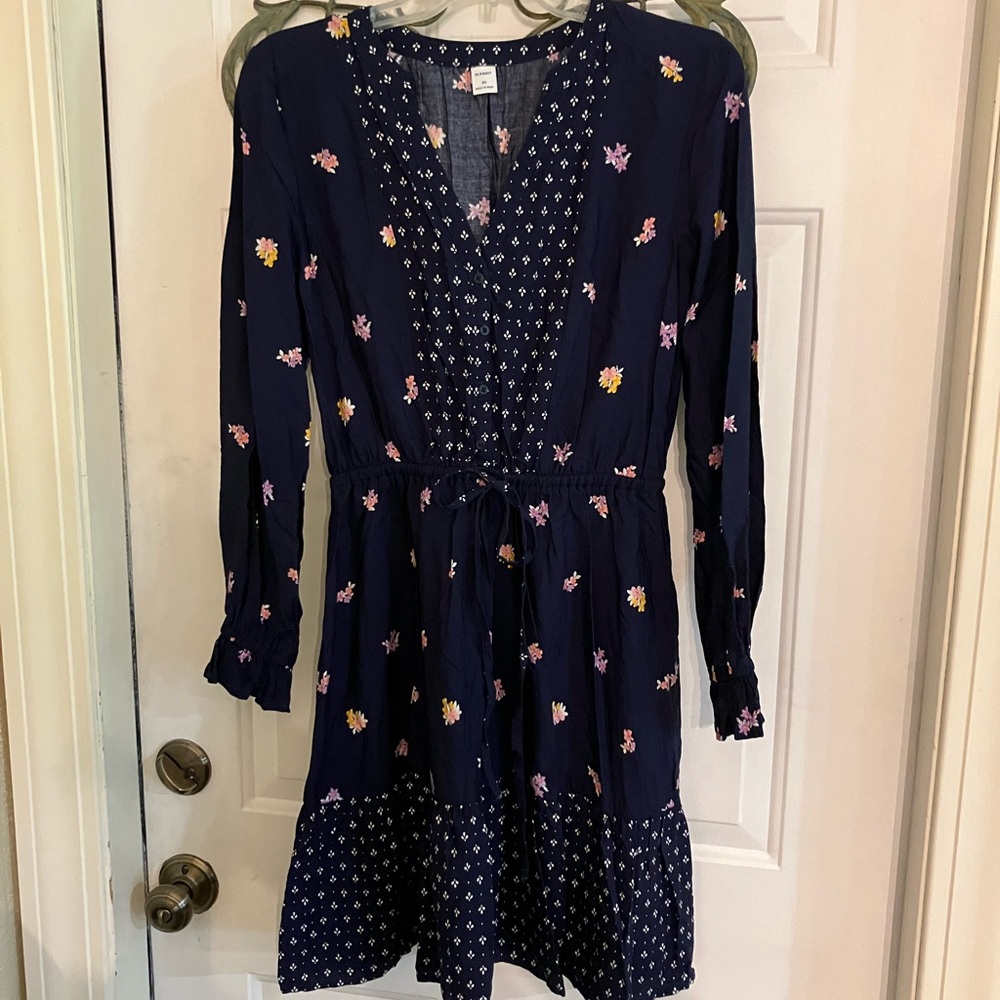 Size XS Old Navy Multicolored Floral V-Neck Fit & Flare Dress. Washable. NWOT.